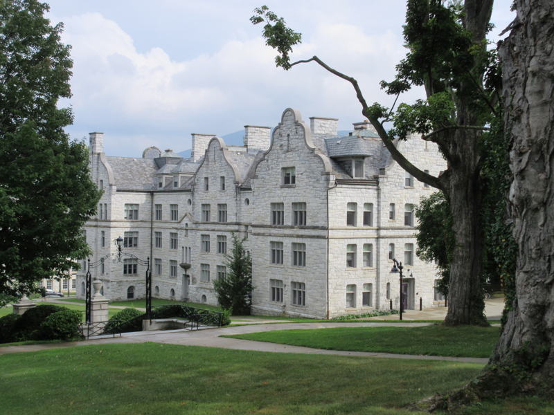 File:Morgan Hall of Williams College in the fall (27 October 2010).jpg -  Wikipedia