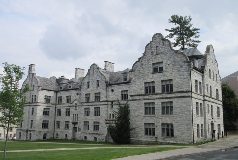 File:Morgan Hall of Williams College in the fall (27 October 2010).jpg -  Wikipedia
